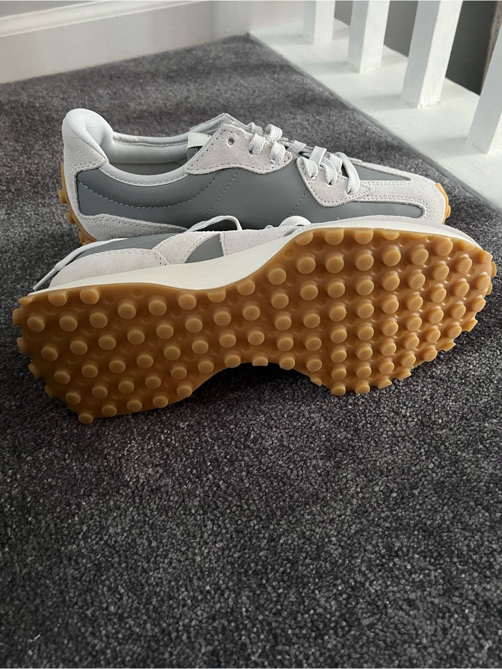New Balance 327 Women's Grey & White Retro Runner Sneakers - Picture 4 of 4